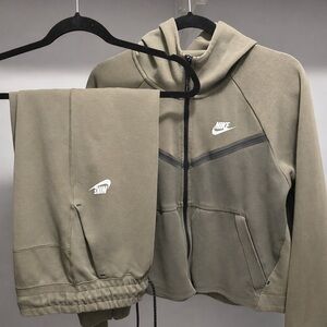 Nike Tech Fleece Set Women’s Small Green Cropped Hoodie + Joggers | Worn Twice